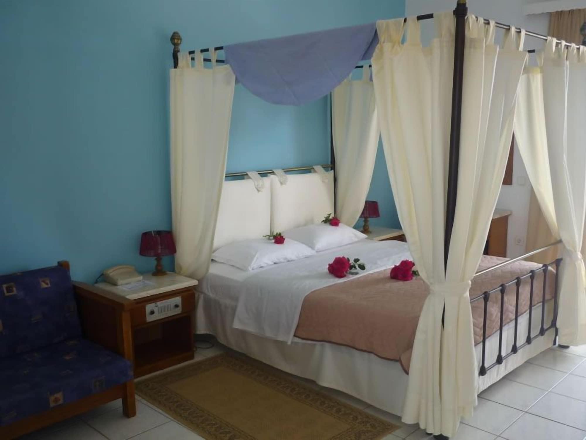Hotel Oasis Kyparissia Ngoại thất bức ảnh