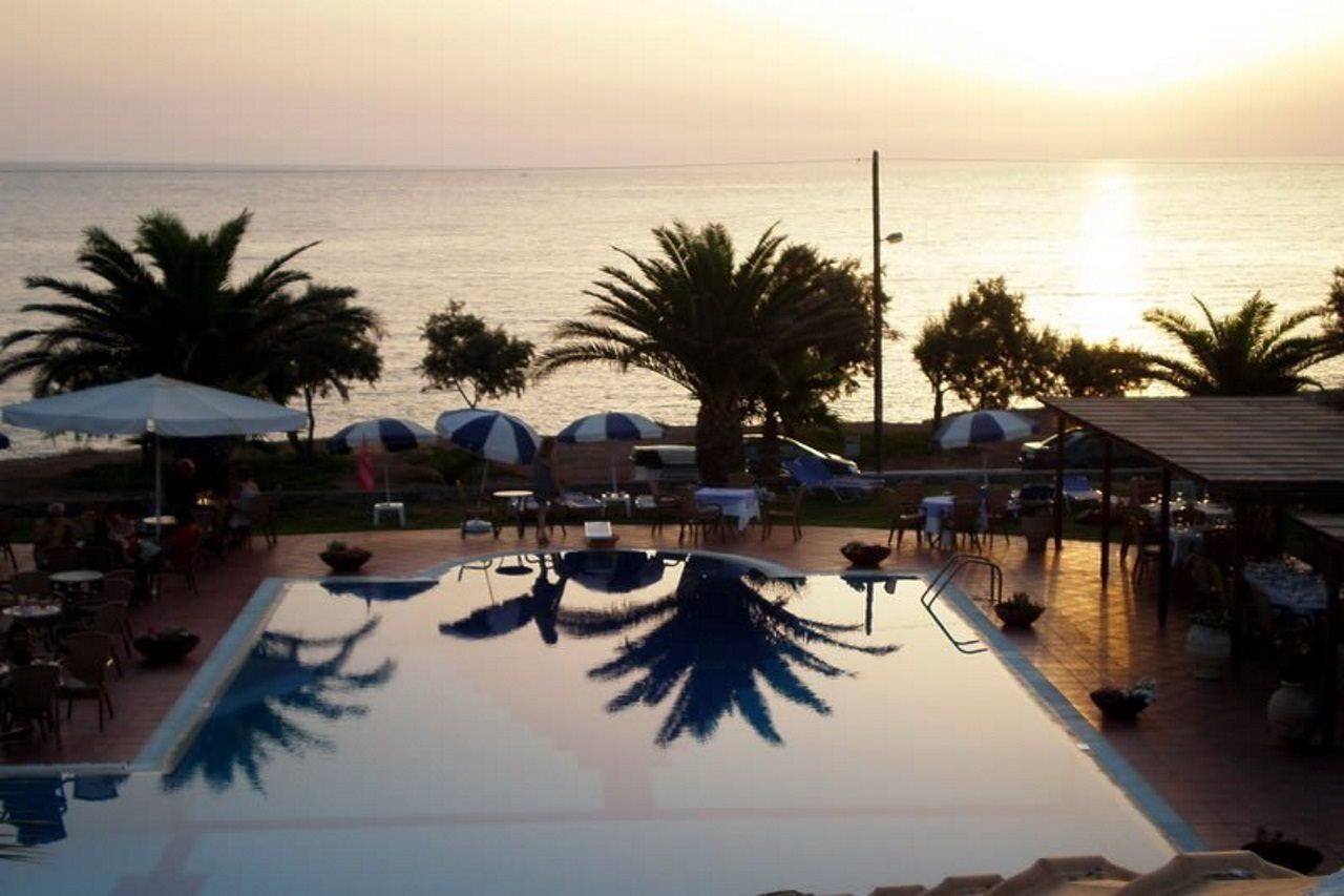 Hotel Oasis Kyparissia Ngoại thất bức ảnh
